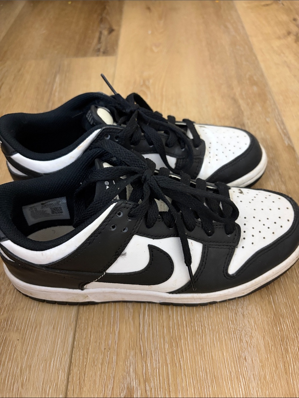 Nike Women's Black and White Low-Top Sneakers - Picture 5 of 6